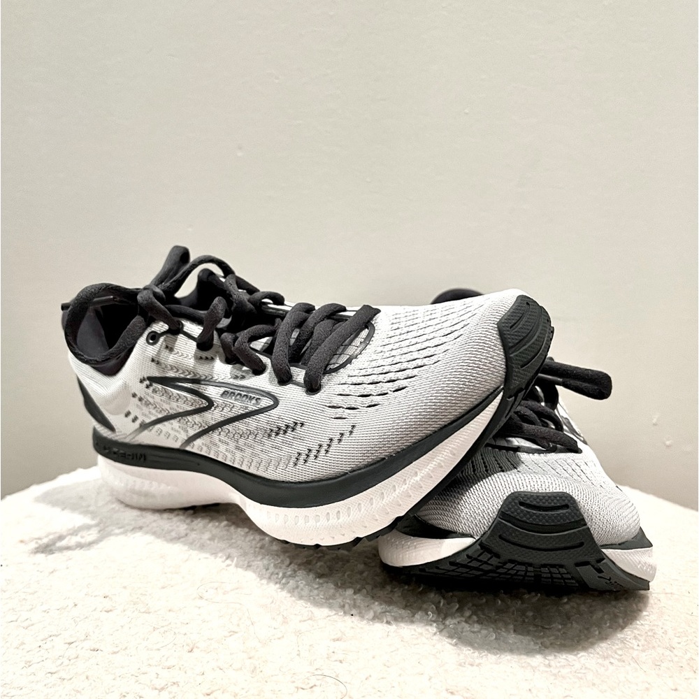 ❌❌ SOLD ON MERCARI ❌❌Brooks glycerin 19 running shoes women size 5